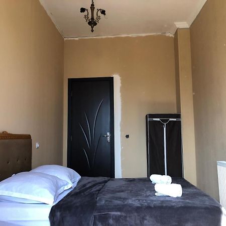 Lucky Family Hotel Tbilisi Buitenkant foto