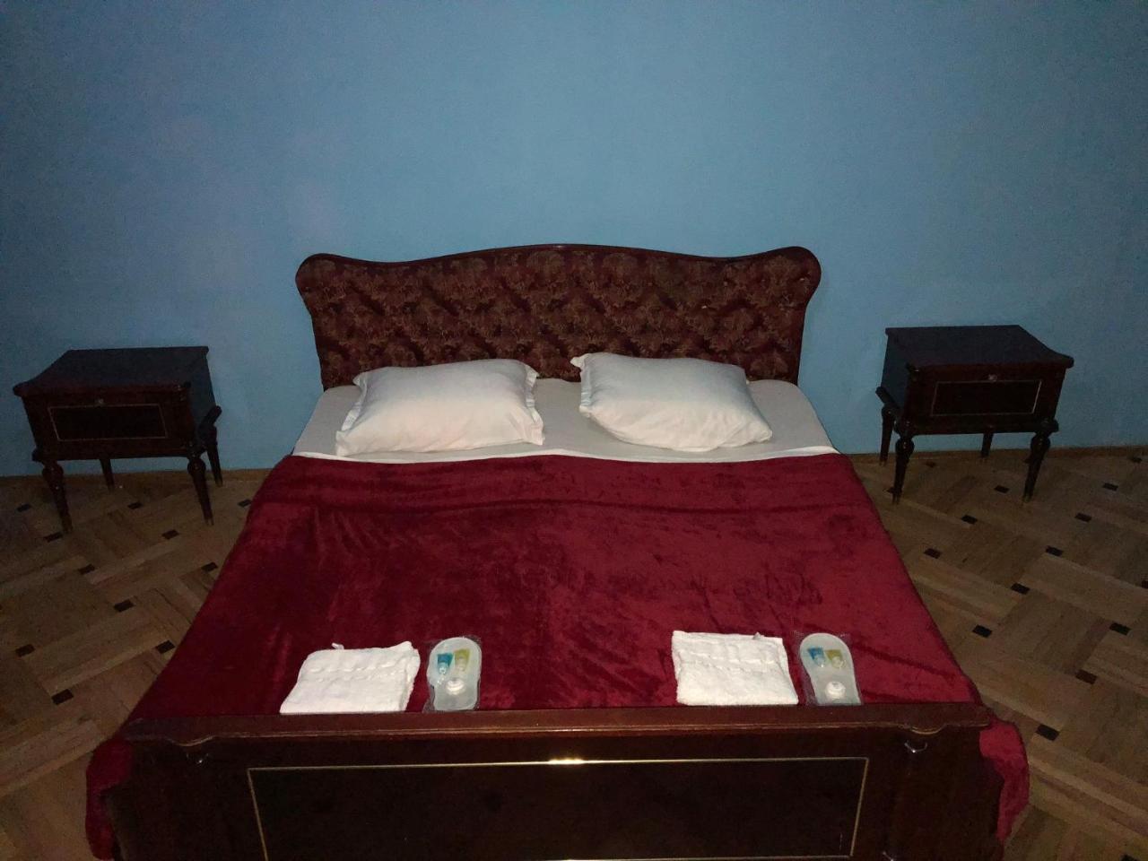 Lucky Family Hotel Tbilisi Buitenkant foto