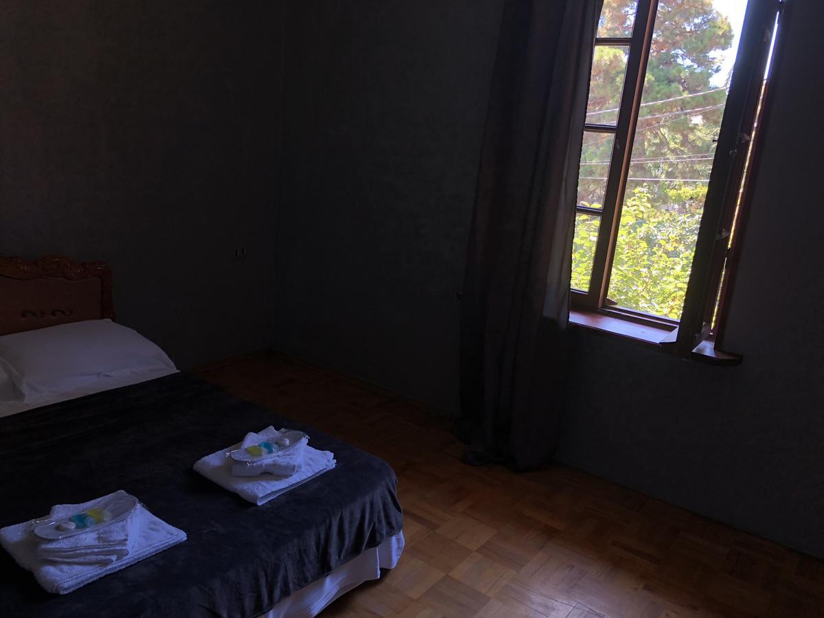 Lucky Family Hotel Tbilisi Buitenkant foto