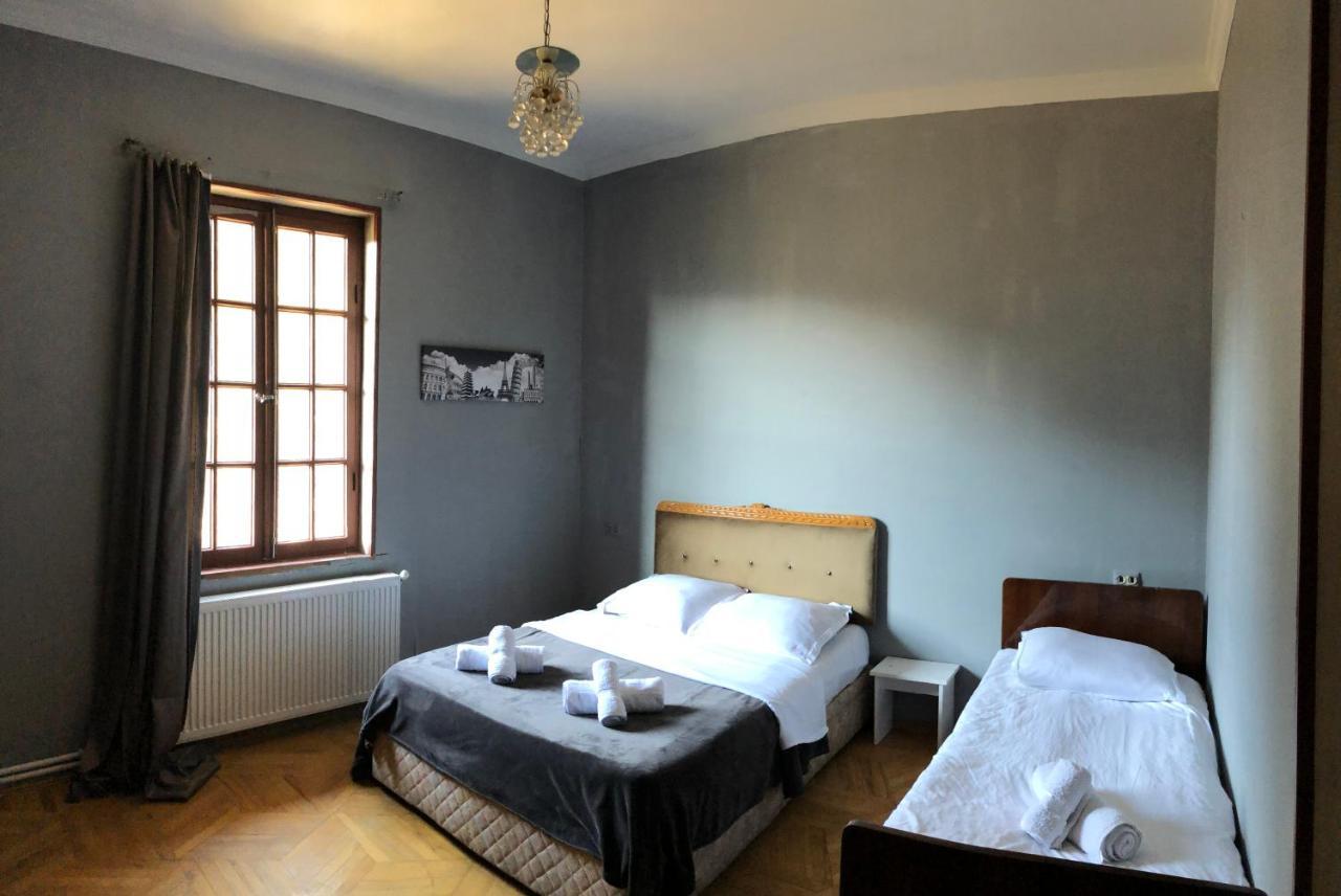 Lucky Family Hotel Tbilisi Buitenkant foto
