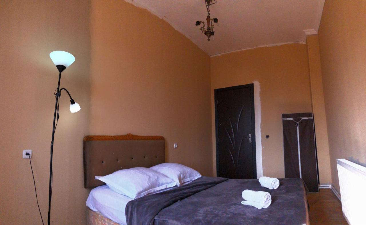 Lucky Family Hotel Tbilisi Buitenkant foto