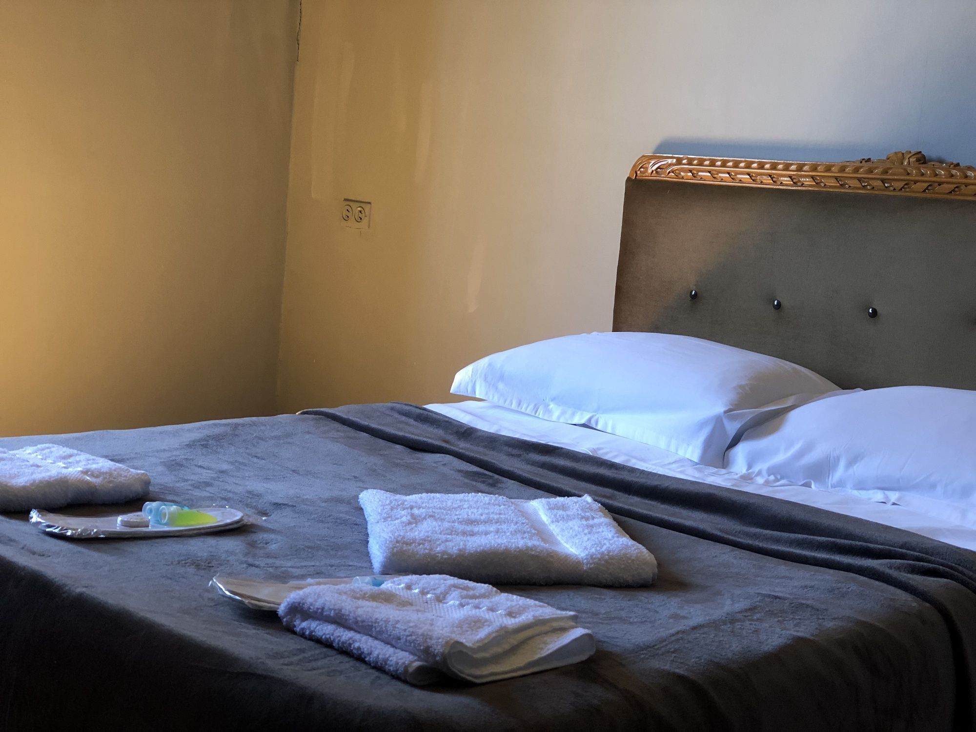 Lucky Family Hotel Tbilisi Buitenkant foto